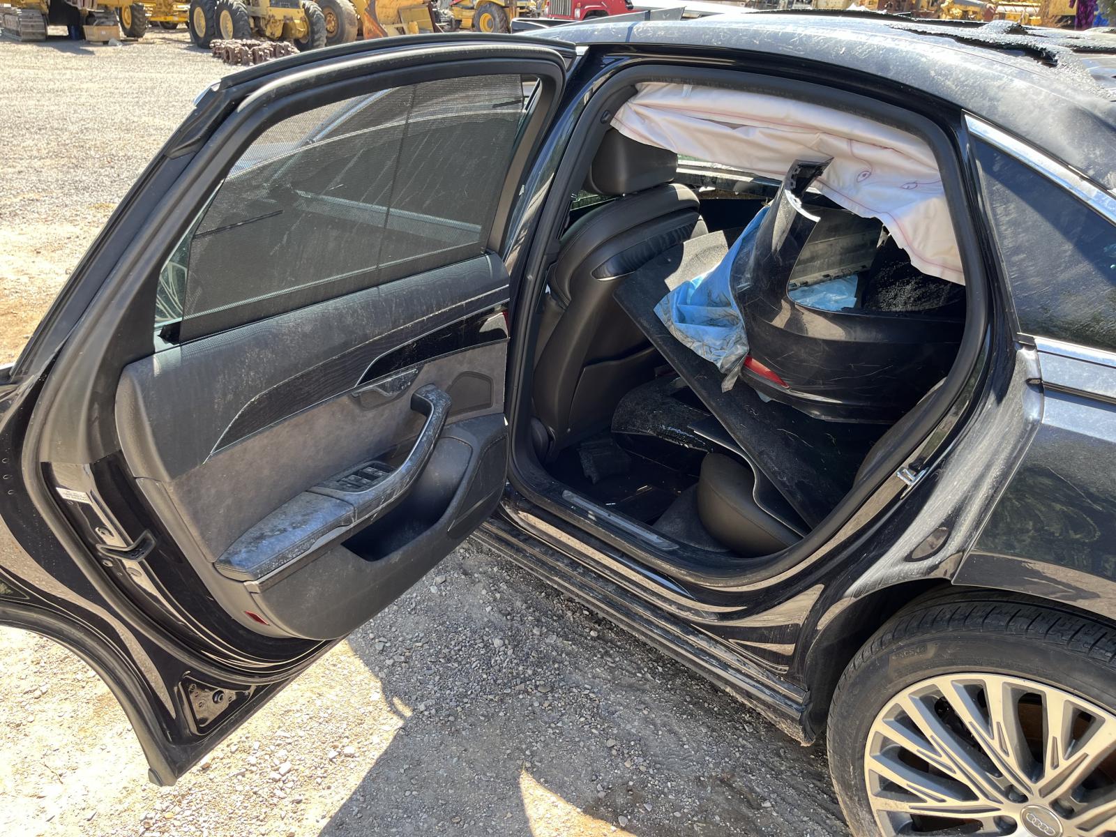 ./imagenes/INVOICE/2019/17860/AUDI A8 L (11).JPG